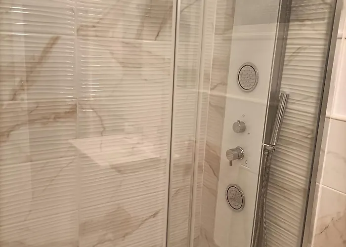 Tarajalluxuryroom Affittacamere 3*